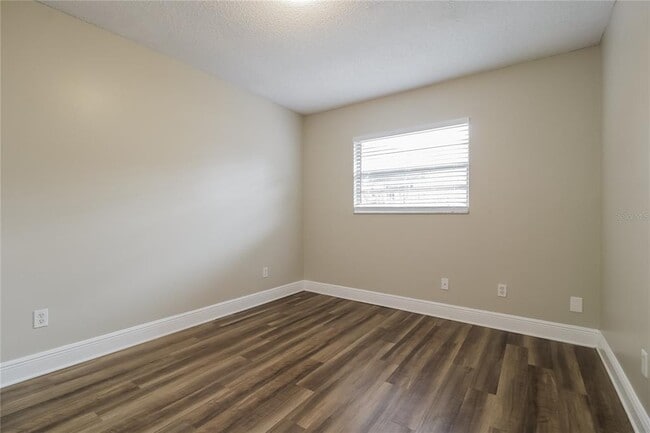 Building Photo - 734 Dunhill Dr