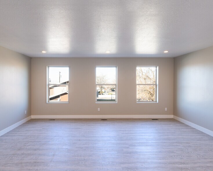 Building Photo - 291 N 200 W