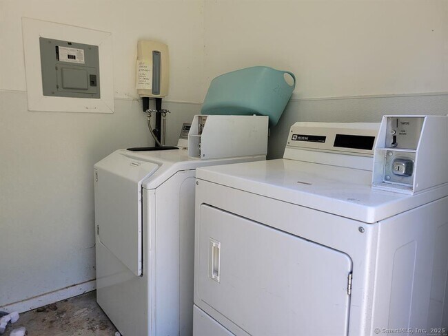 Building Photo - 9B White Oak Rd