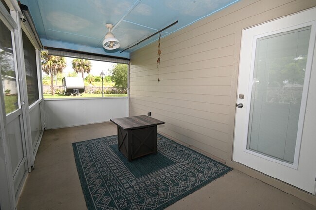 Building Photo - 985 Quail Run