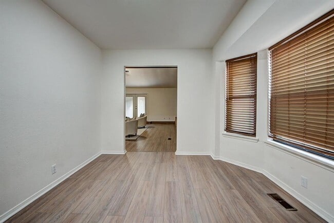 Building Photo - 1030 Walsh Ln