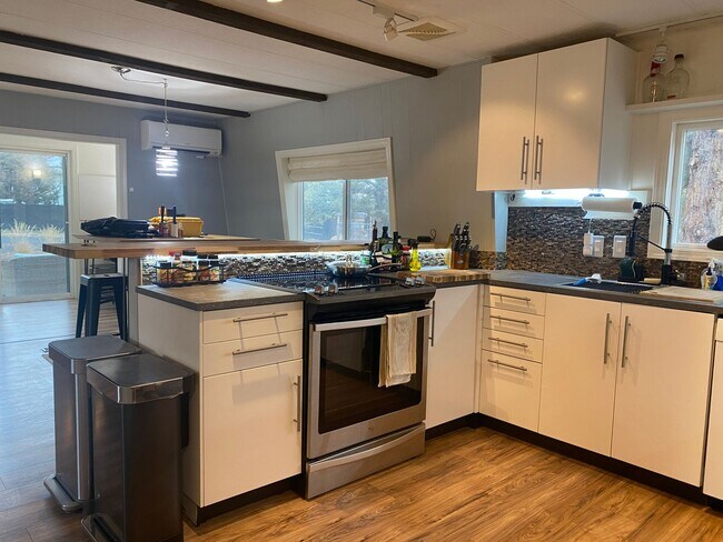 Building Photo - Cozy updated home in Crooked River Ranch o...