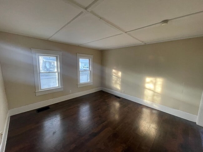 Building Photo - SECTION 8 and EDEN Accepted!! Stunning 4-Bed, 2-Bath Renovation in Lorain!!