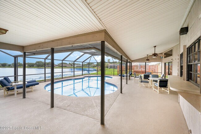 Building Photo - 441 Crystal Lake Dr