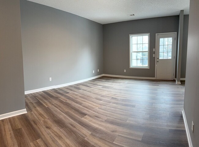 Building Photo - Newly Renovated 3 Bed/2.5 Bath in Riverdale