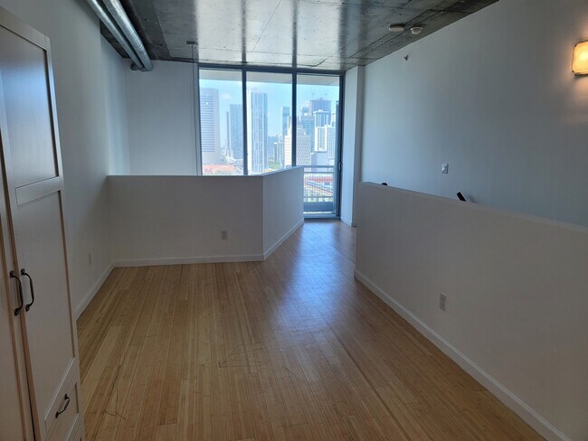 Building Photo - 690 SW 1st Ct