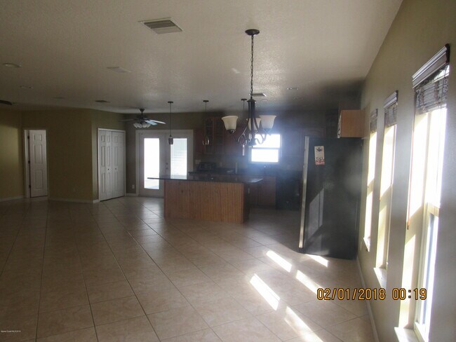 Building Photo - 156 Wilson Ave