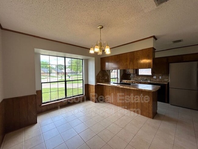 Building Photo - 5410 Mary Dr