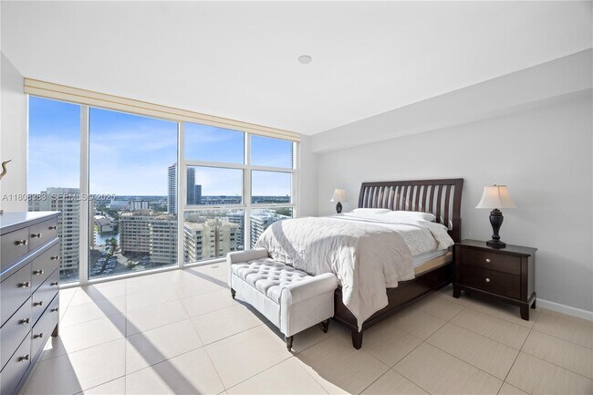 Building Photo - 1830 S Ocean Dr