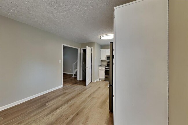 Building Photo - 450 Sumer Ln N