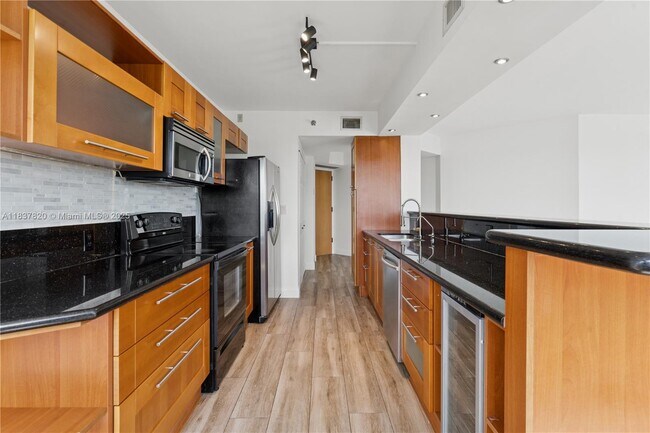 Building Photo - 20185 E Country Club Dr