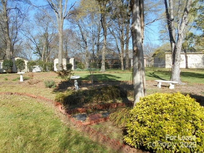Building Photo - 1330 E Barden Rd