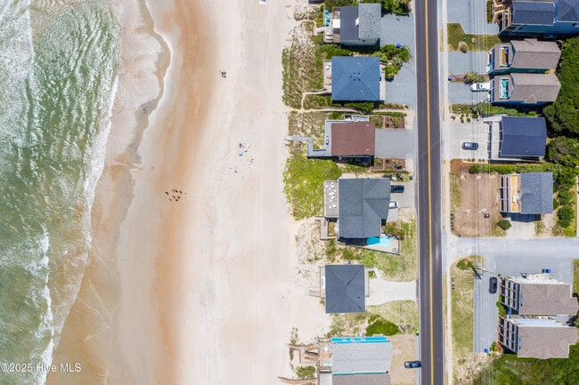 Building Photo - 1401 S Shore Dr