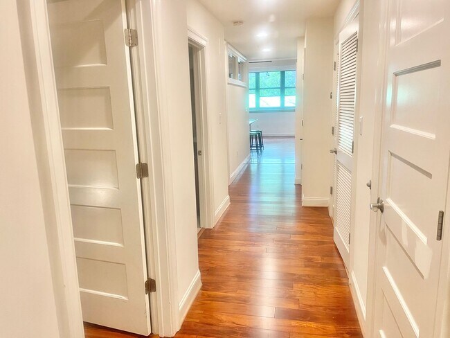 Building Photo - Stunning Downtown Apartment with Parking Garage Access Deducted from monthly Rent!