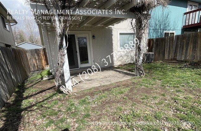 Building Photo - 5349 W Grover St