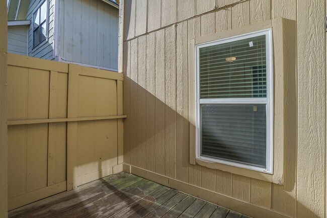 Building Photo - 10328 Chelmsford Dr