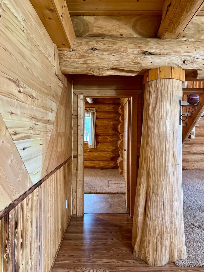 Building Photo - Enchanting Log Home for Lease