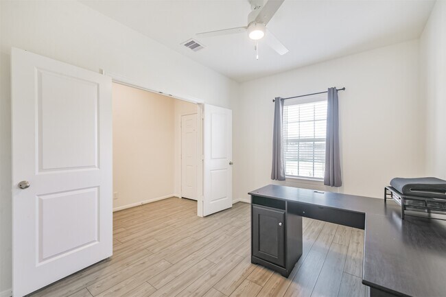 Building Photo - 30812 Willow Green Ln