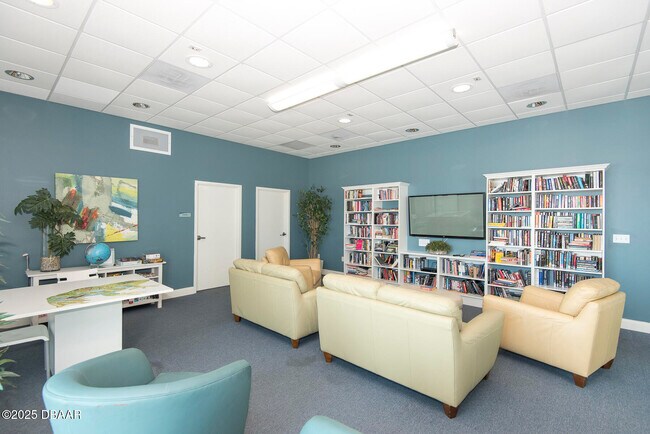 Building Photo - 231 Riverside Dr