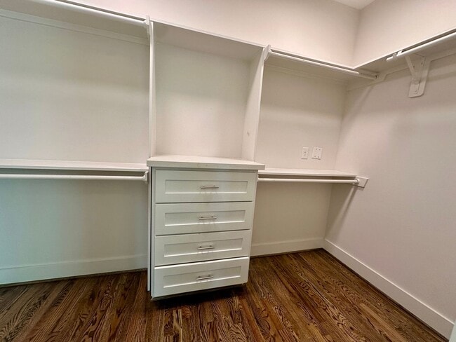 Building Photo - For Lease | 3 Bed, 2 Bath | 2,139 Sq Ft | Greater Heights |