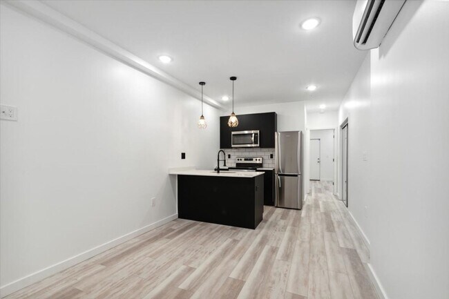 Building Photo - Private fenced yard! Modern, stylish & fully updated apartment!