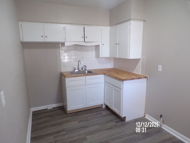 Building Photo - Great redo