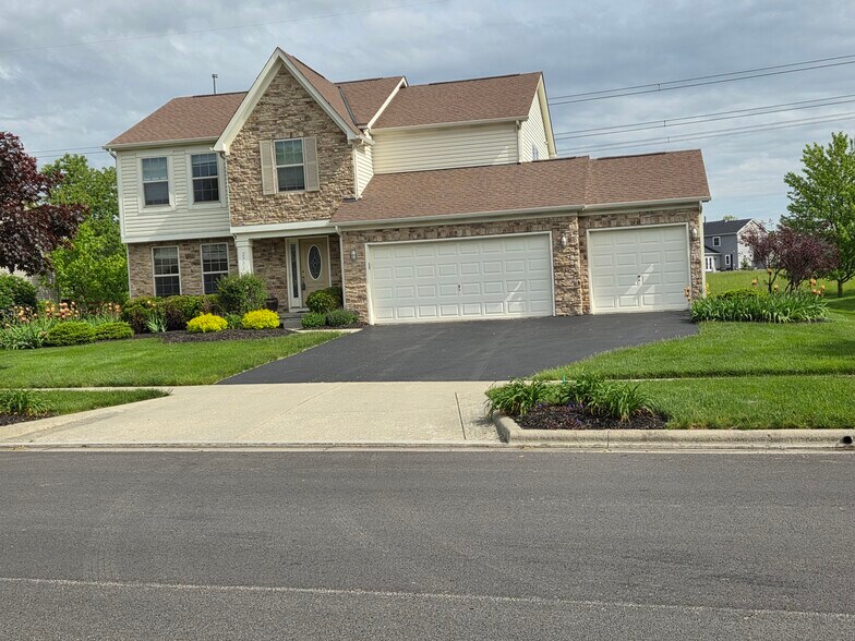 Front 2 - 2771 Abbey Knoll Dr