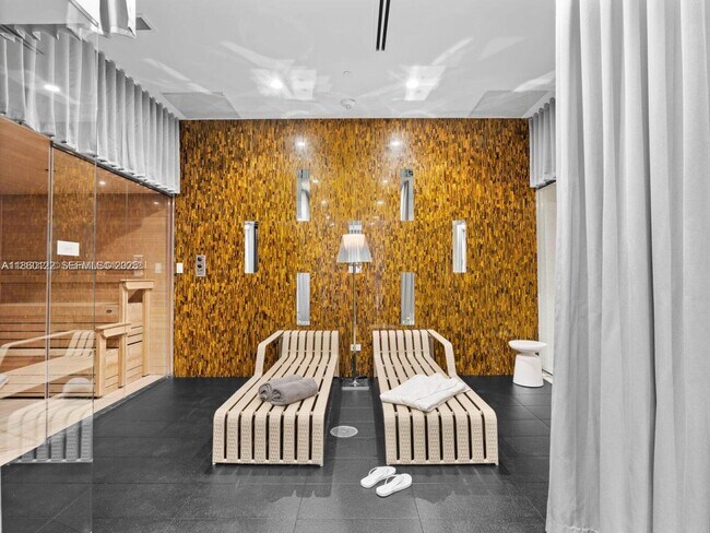 Building Photo - 2000 Metropica Wy