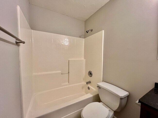 Building Photo - 3 bedroom 2 bath townhome in Towne Park