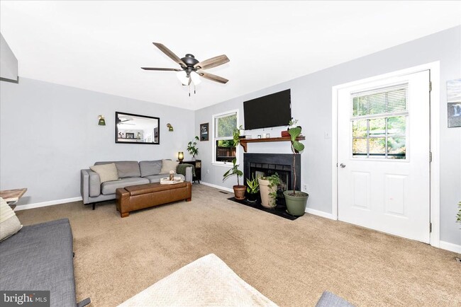 Building Photo - 6631 Beach Dr