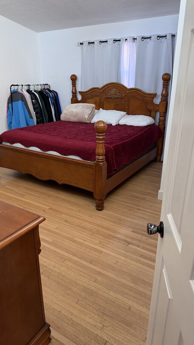 Building Photo - 215 Woodland Ave