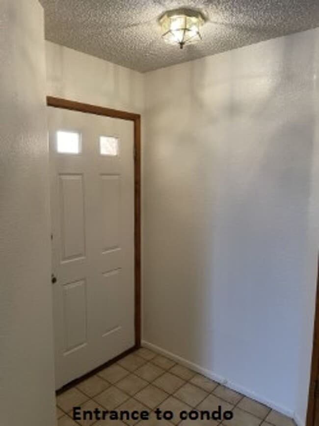 Building Photo - Move in ready.  Call for a showing. (928) ...
