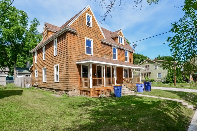 Building Photo - 227 Valley Ave NW