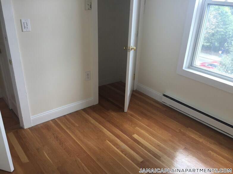 Building Photo - 108 Hyde Park Ave