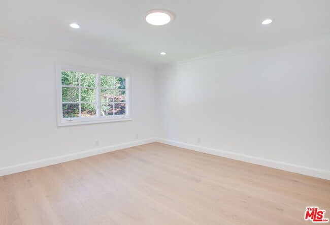 Building Photo - 10221 Briarwood Dr