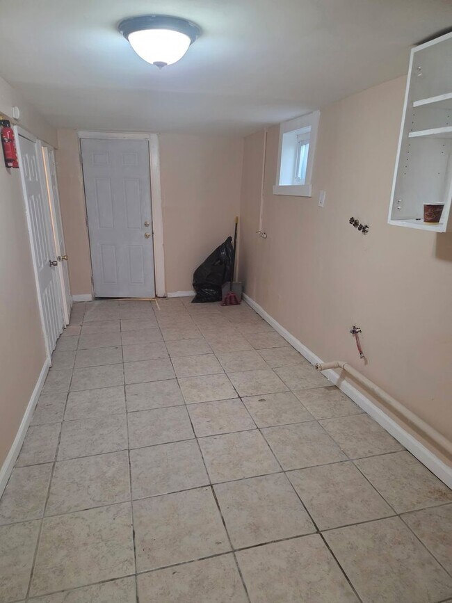 Building Photo - 20-22-22 Rockland Terrace