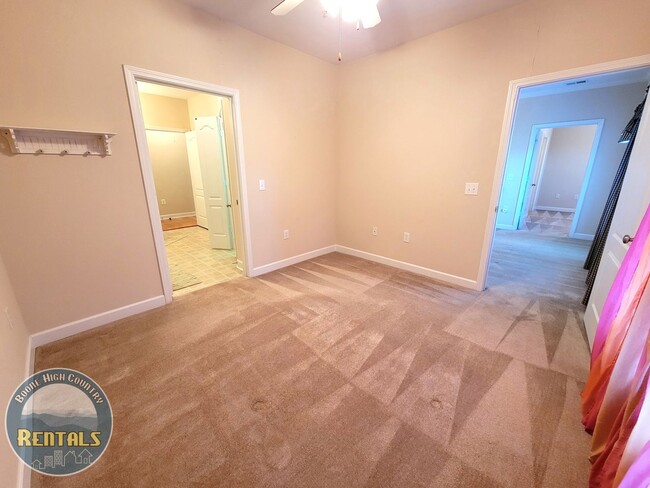 Building Photo - 3bd/3ba Pine Ridge Condo