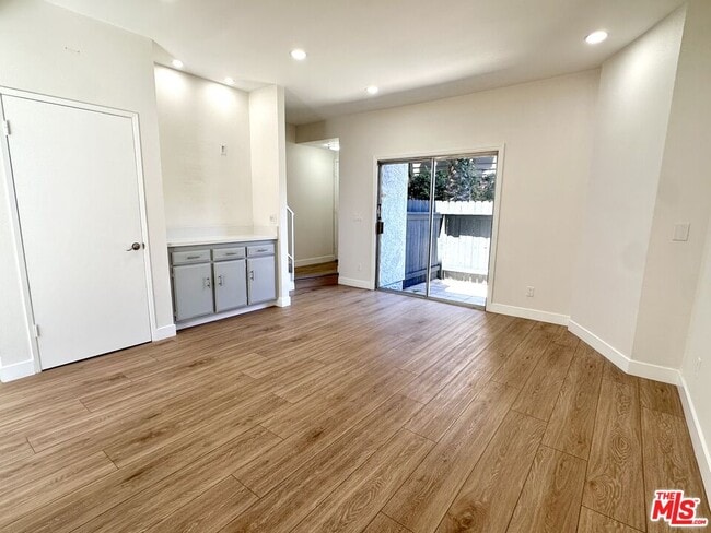 Building Photo - 9939 Topanga Canyon Blvd