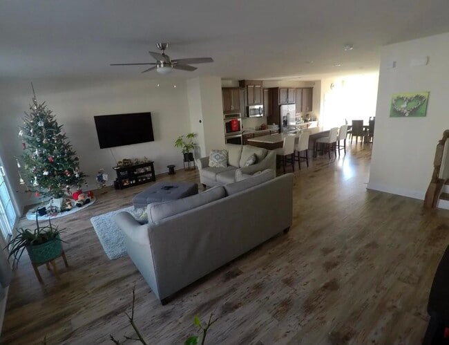 Cosy Living Room, open floor plan, 2nd floor - 8828 Englewood Farms Dr