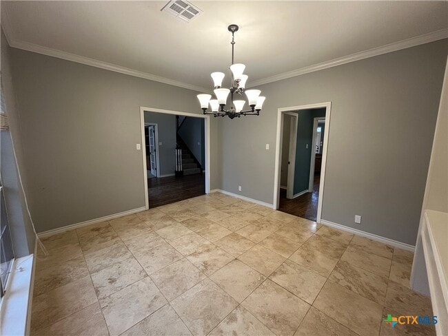 Building Photo - 2013 Highland Dr