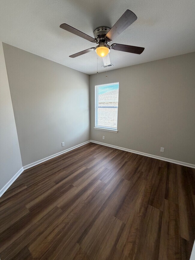 Building Photo - 1096 Pebblecreek Dr