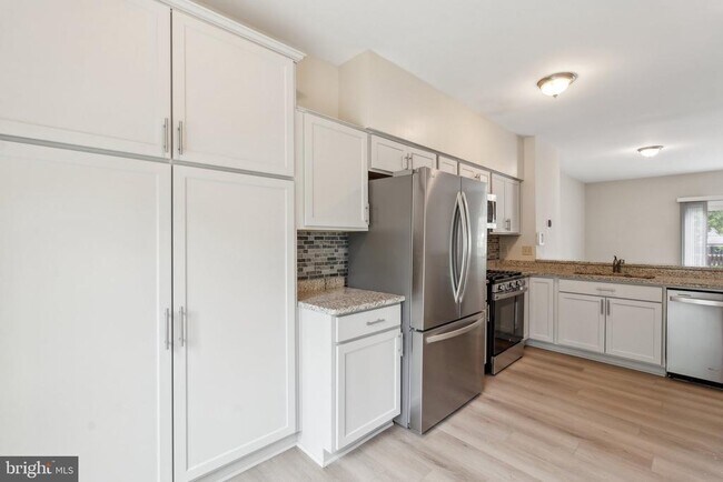 Building Photo - 7191 Fairfield Ct