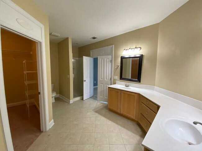 Building Photo - 128 Mosswood Dr