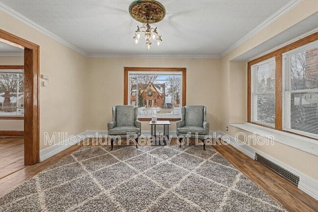 Building Photo - 52 E Iroquois Rd