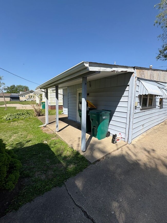 Building Photo - Single Family Home