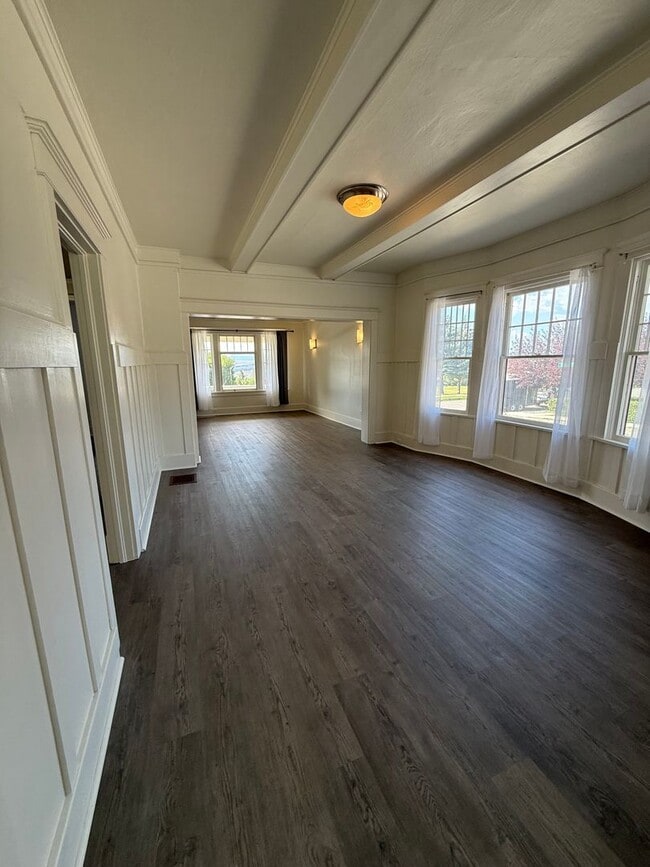 Building Photo - 927 W Mercury St