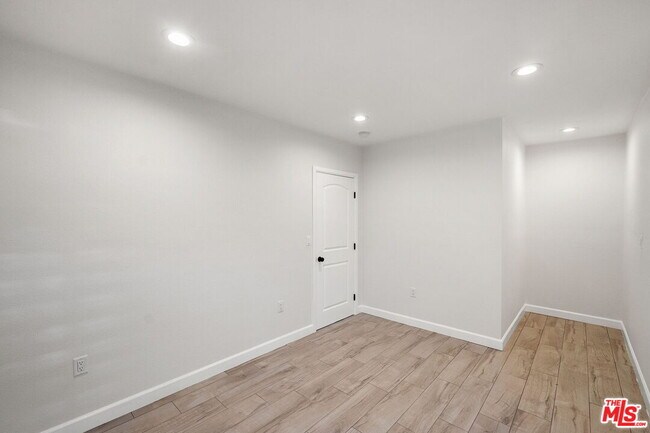Building Photo - 2231 Laverna Ave