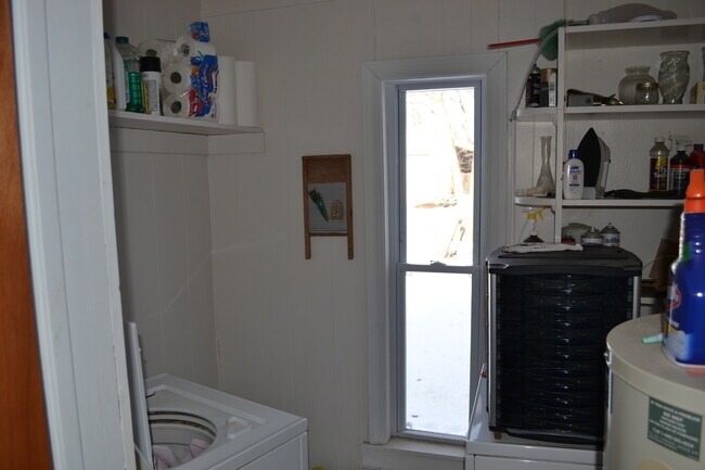 Building Photo - Nice and previously remodeled 2 bedroom w/ detached 3rd bedroom, carport & storage garage in Clay...