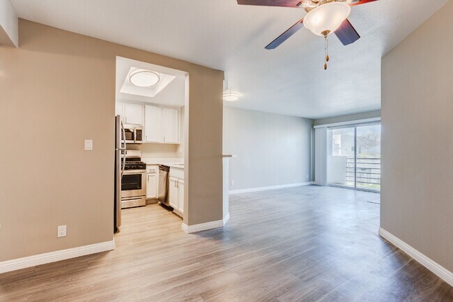 Building Photo - Smartly Designed 2-Bedroom Apartment in Pr...