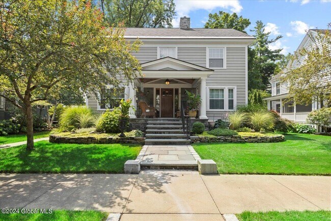 Primary Photo - 32 5th Ave